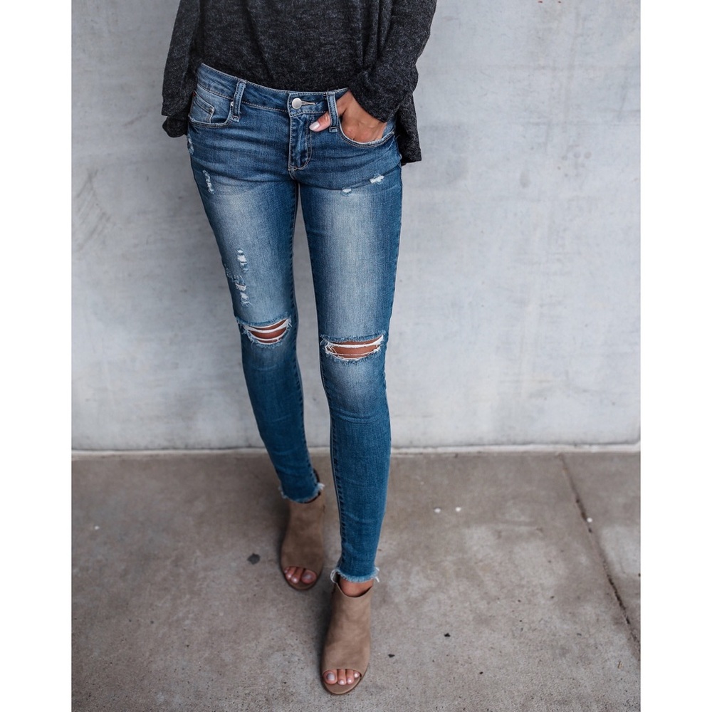 Distressed Frayed Skinnies